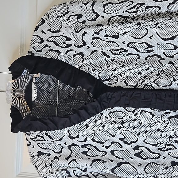 Stera Black White Button Down sreachers Shirt Sz L - Picture 3 of 11